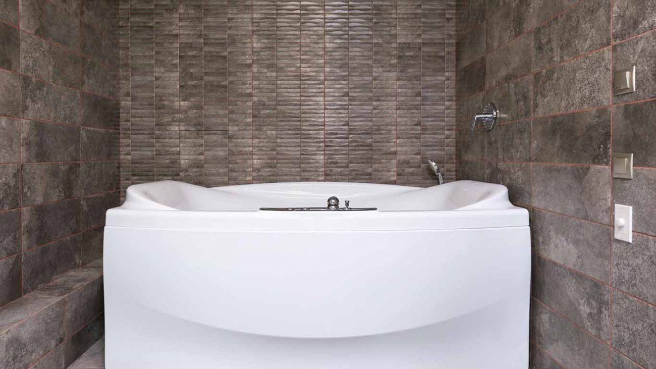 Can Solid Surface Bathtub Walls Replace Traditional Tile Surrounds on thevocalpoint